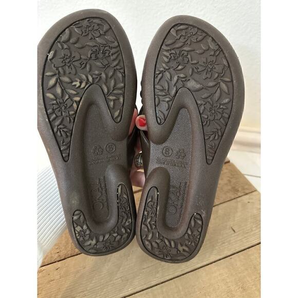 Oka B Lucy Seashell Flower Flip Flop Sandals, size Small 5-6, brown - Picture 4 of 5